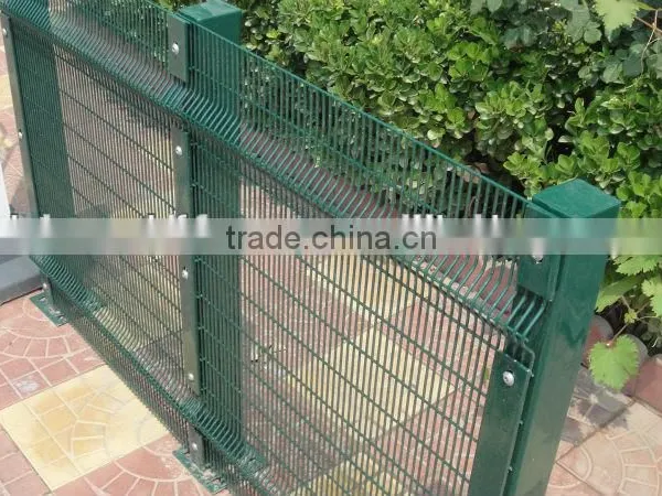 Pvc Coated Green Vinly Airport Bend Welded Wire Mesh Security Fence for Yard Guard photo-5
