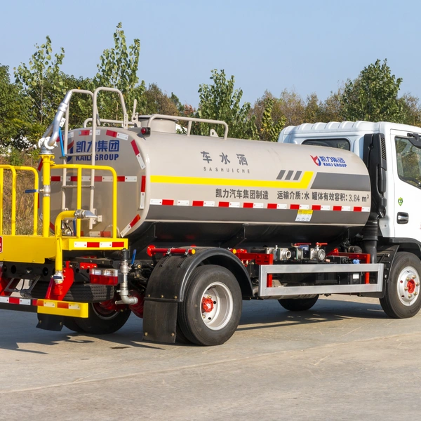 2023 Chinese Brand 6000 Liters to 8000 Liters Potable Drink Water Tank Tanker Sprinkler Bowser Spray Cleaning Transport and Delivery Truck photo-2