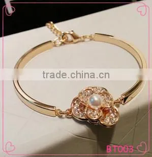 Fashion new gold bracelet 18K plated Jewelry Bangle new design flower Crystal Metal Bangle