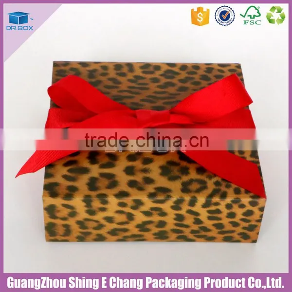 China Manufacturer Art Underwear Paper White Foldable Box With Black Colour Packaging photo-4