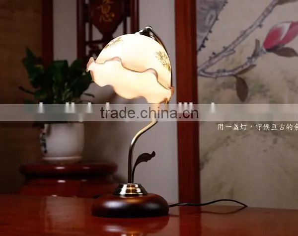 2015 Hot Sell European Wooden Table Lamp,Bedside Lamp Lighting for Display photo-2