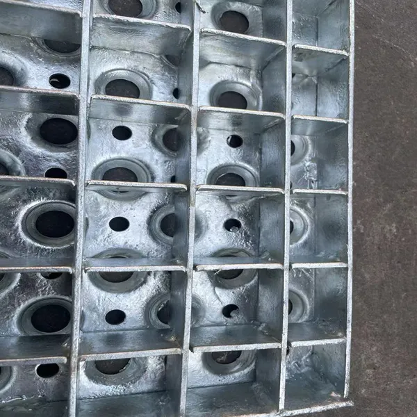 Anti-slip Perforated Mesh Pattern Plate, With Alligator Mouth Holes, Suitable for Pedestrian Walkways, Cutting and Bending Services Available photo-3