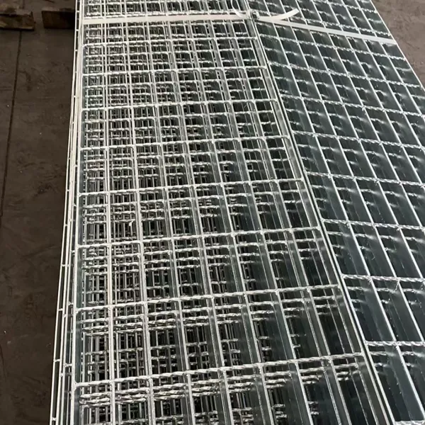 Welded Serrated Carbon Steel Grating – Hot DIP Galvanized for Walkway, Platform, Trench Drain and Gutter Cover photo-5
