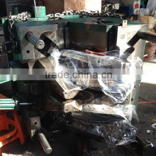 Taizhou High Quality Plastic Injection Auto Lamp Mould photo-4