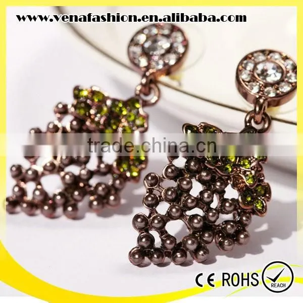 Wholesale Designer Jewelry Leaf Traditional Cheap Pearl Earrings photo-2