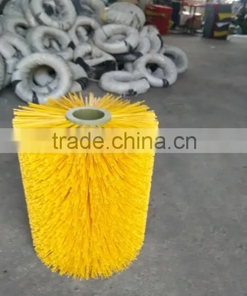 High Quality PP Material Cylinderical Cow Scratching Brush photo-2