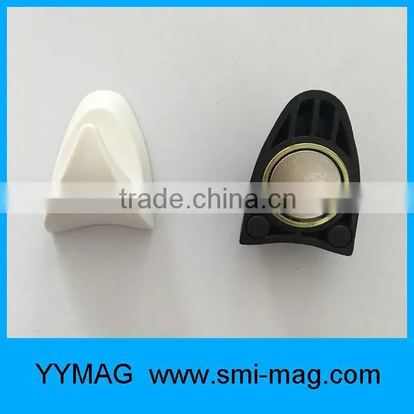 Amazon Hot Sale Triangle Magnet Hook