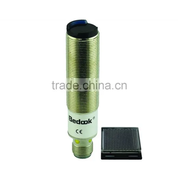 M18 Plug series Retro reflective Photoelectric sensor
