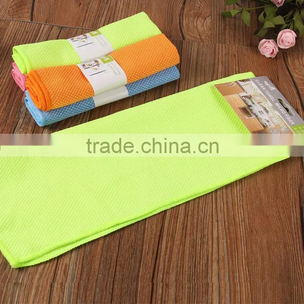China Factory Direct Sell 30x40cm Microfber Fish Scale Car Window Cleaning Towel photo-2