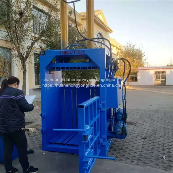 Small tonnage vertical hydraulic woven bag compressor household waste strapping machine plastic bottle old clothes baler