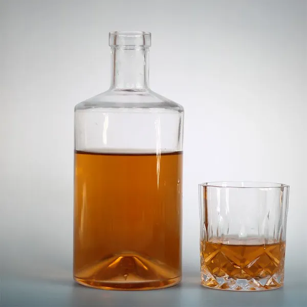 500ml 750ml Round Shape Portable Low MOQ Long Neck Whisky Spirits Liquor Glass Bottle