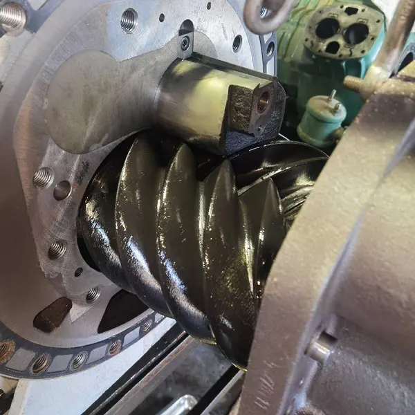 Maintenance of Shuangliang Lithium Bromide Unit for Seat Water Intake, Repair of Bitzer Hsk8561 - 165 - 40p Compressor photo-2