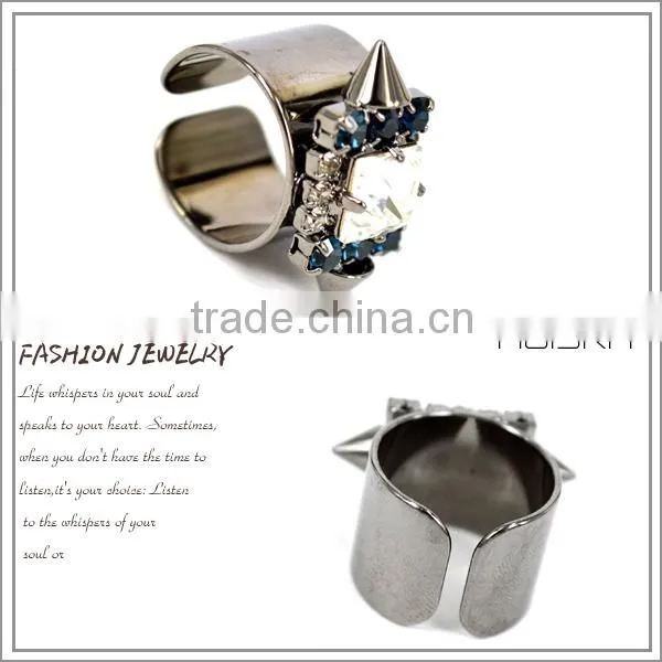 Big Beautiful Crystal Two Spikes Fashion Ring Design photo-5