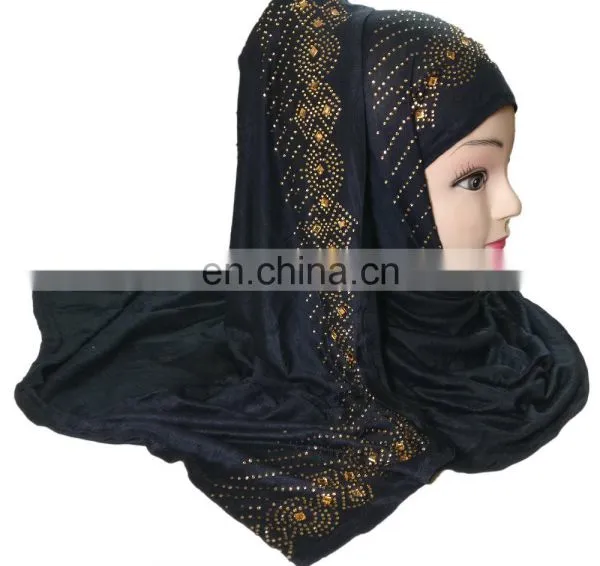 Black Color Stoles Hijab Scarf Designs With Golden Diamond Stone Work Embroidery 2017 (scarves Scarf Stoles Hijab) photo-2