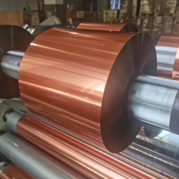 Rolo de papel alumínio de qualidade alimentar. Papel alumínio de alta qualidade para uso na cozinha, cozimento, assamento e embalagem.