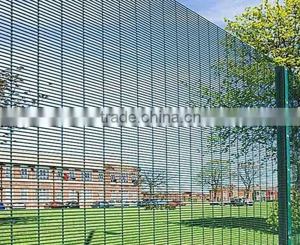 China Professional Galvanised Pvc Panel Fencing/ Polyester Painting Anti Climb Airport 358 High Security Fence photo-2