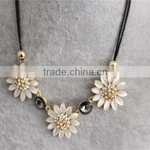 High Quality Flowers Pendant Necklace, Crystal Gem Necklace photo-3