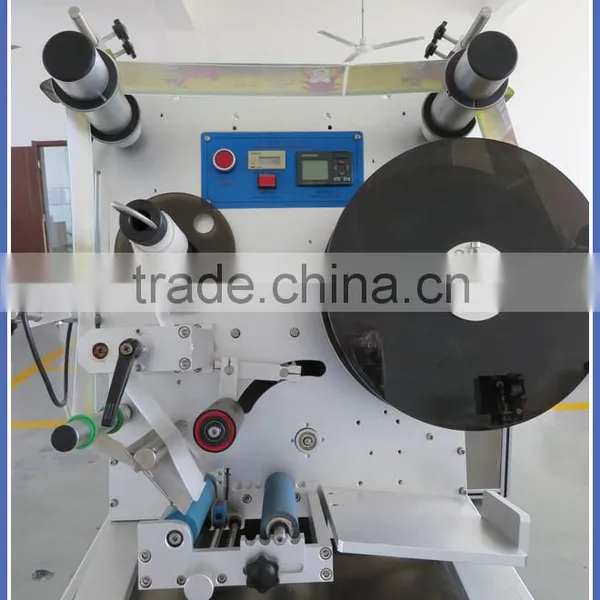 Semi Automatic Labeler / Round Bottle Labeling Machinery / Roll Bottle Sticker Labeling Machine photo-4