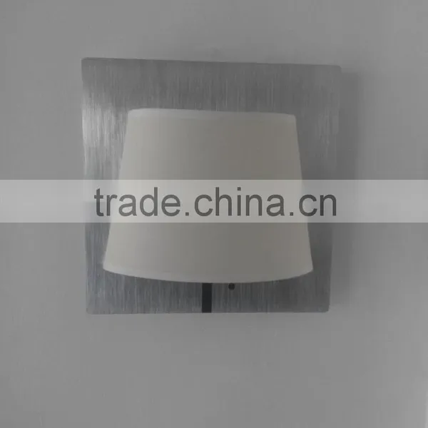 Fabric and Aluminum Material 6.3w Led Wall Lamp photo-3