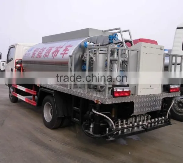 Dongfeng Mini 4000liters Asphalt Distribution Truck for Sale photo-3