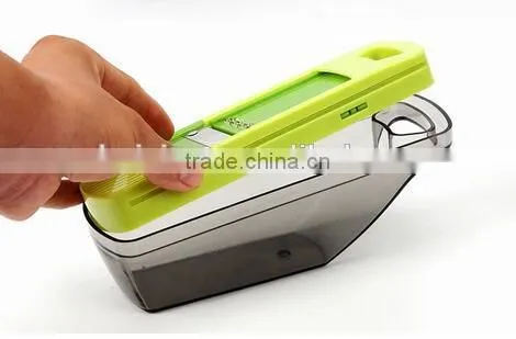 Cy284 Multifunction Kitchen Vegetable Tool Plastic Garlic Press Grater With Storage for Garlic Ginger photo-3