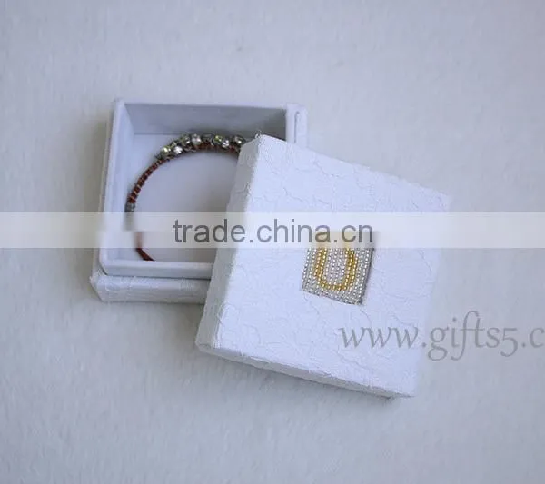 Wholesale White Lace Wedding Jewelry Gift Boxes With Beaded Name Plate of O photo-3