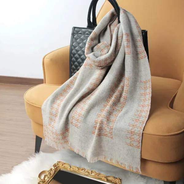High Quality Super Soft Colorful Winter Fashionable Women Wool Scarf photo-2
