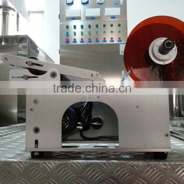 China Guangzhou Factory Wet Glue Water Bottle Labeling Machine Direct Sale photo-4