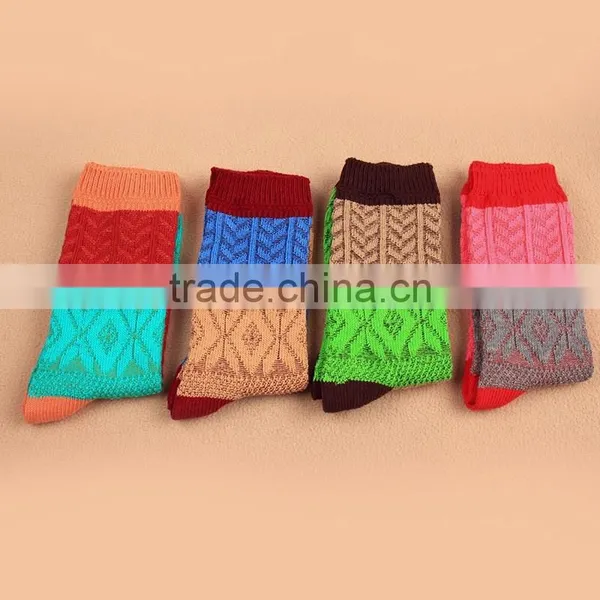 China Traditional Knitted Wholesale Polyester Stripped Sport Socks photo-2