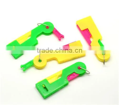 Wholesale Mixed Automatic Practical Plastic Easy Needle Threaders photo-2