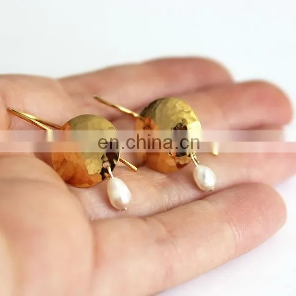 Gold Hammered Disc Fresh Water Pearl Pendant Simple Hanging Earring photo-2