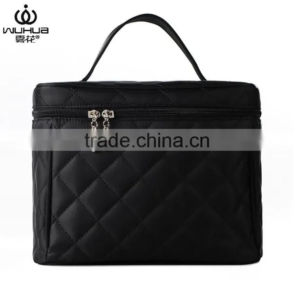 Classical and Quilted Nylon Stock Cosmetic Case With Mirror for Travel photo-2