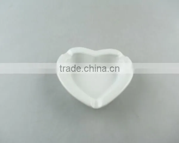 Wholesale White Heart Shape Ceramic Ashtray in Stocklots photo-2