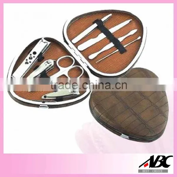 Hot Sale Avon Manicure Set In Triangle Shaped Case photo-3