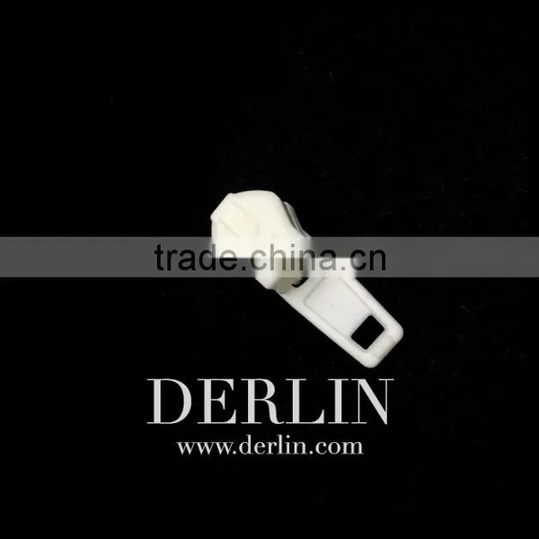 White Waterproof Non-metal Whole Made of Plastic Zip Puller Slider photo-4