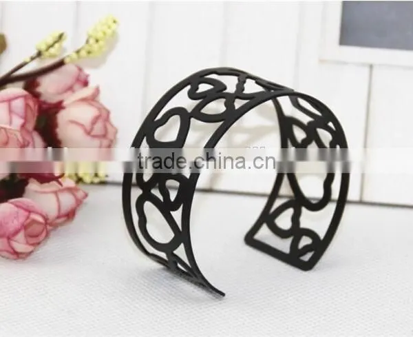 Latest Black Metal Jewelry Bangle,popular Heart Style Bangle for Young Girls photo-3