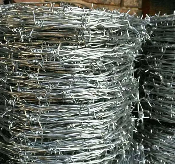 Malha de arame farpado galvanizado a quente. Cercade alta resistência anti-intrusão