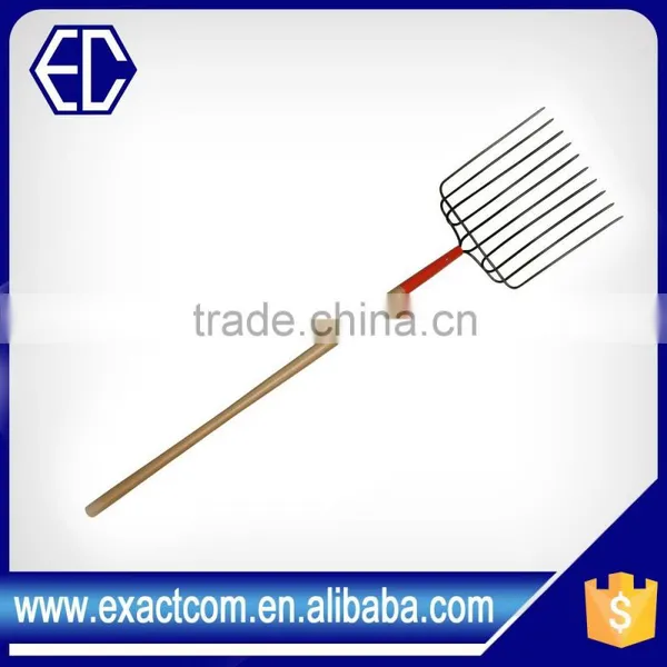 Wooden Handle Welded Manure Fork photo-5