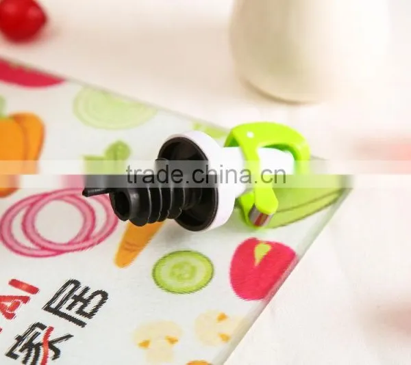 500ml Clear Glass Oil Vinegar Bottle With Plastic Green Dispenser photo-3
