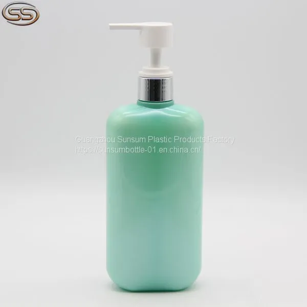 China Supplier 350ml Green Flat Plastic Cosmetic Shampoo Bottle With Sliver Pump