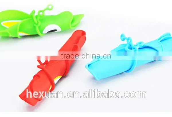 Eco-Friendly Cheap Custom Adult Blank Triangle Crochet Silicon Baby Bib photo-5