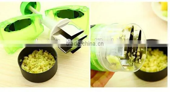 Cy289 Kitchen Tool Plastic Garlic Ginger Grinder Twist Press Onion Garlic Mincer photo-5