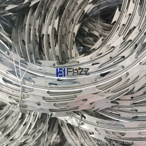 Galvanized Razor Blade Barbed Wire BTO-30 Medium Barbs 300mm Diameter for Perimeter Protection photo-2