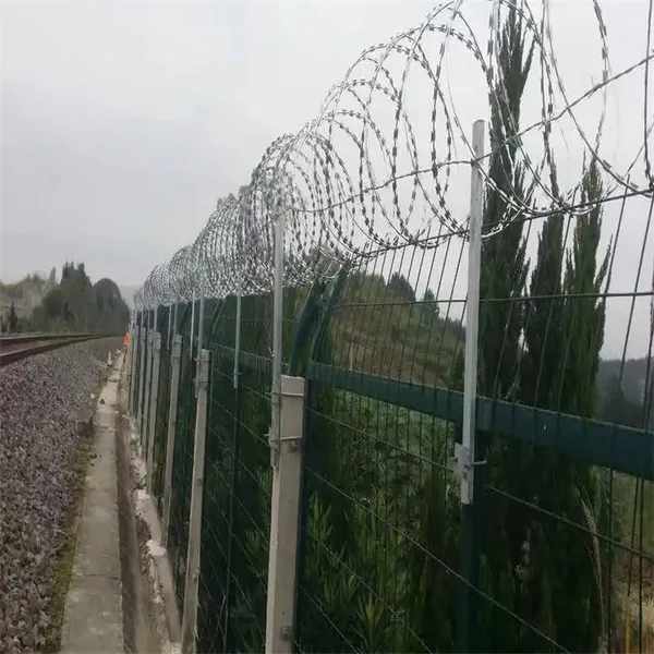 Hot-Dipped Galvanized Concertina Razor Barbed Wire for Secure Perimeter Fencing photo-1