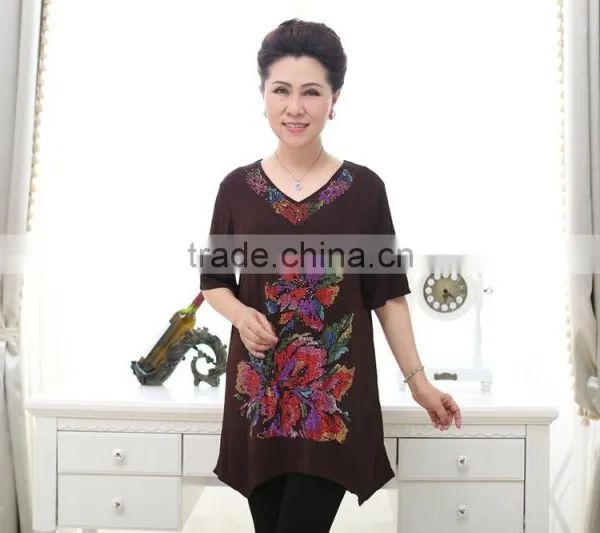 New Arrival Middle Aged Ladies V-neck Half Sleeve Beaded Flower Printed Blouse photo-3
