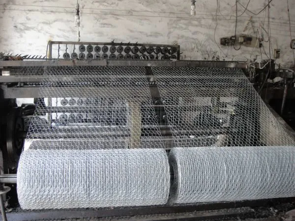 Hole Shape Poultry Hexagonal Metal Mesh Galvanized Pvc Coated photo-2