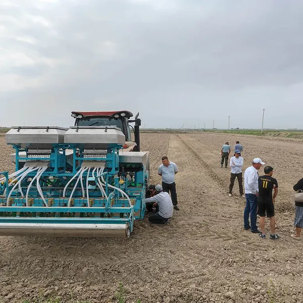 YXSF-07 24 Rows Seeding Fertilizing Machine With 2 Stainless Steel Seeds and Fertilizer Hopper photo-2