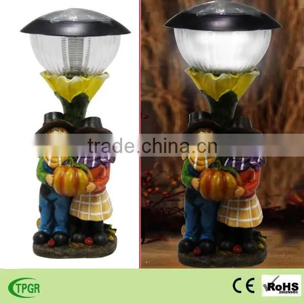 2015 New Style Resin Autumn Sacrecrow Couple Figurine Solar Garden Lights for Harvest Decoration