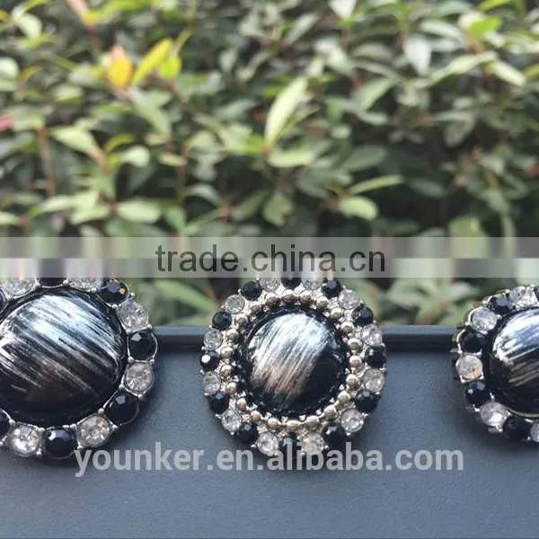Hot Sale New Style Acrylic Rhinestone Button Five Shapes Cheap Sewing Plastic Button photo-4