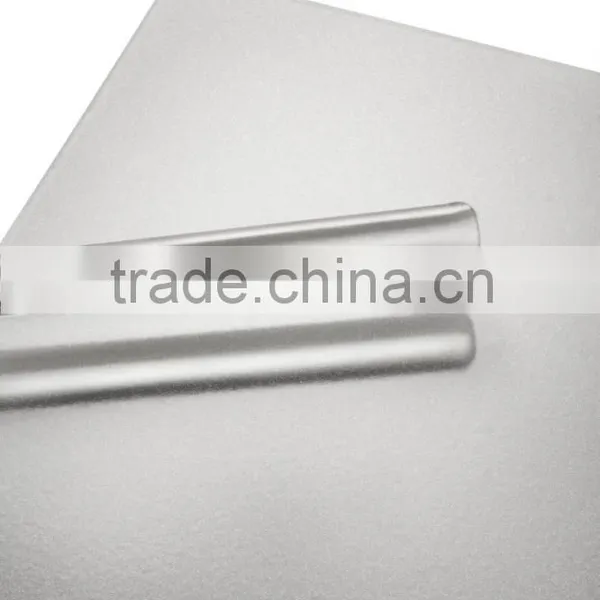 Aluminum or Stainless Steel, Ceramic Coating, Self-cleaning Properties.